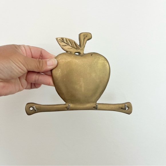 Beautiful Vintage Brass Apple Key Ring Holder Wall Hanging 4 Hooks - Picture 1 of 8